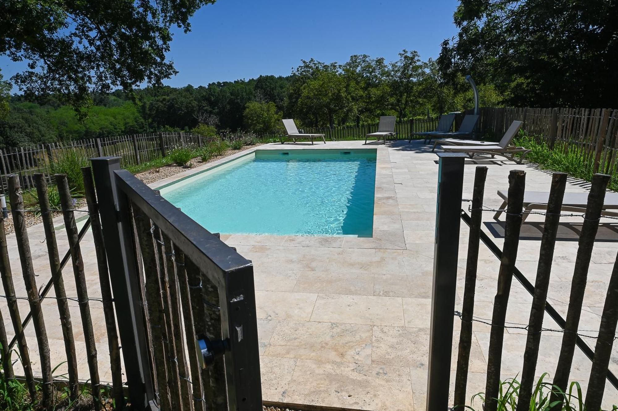 Gite Les Mareillauds - Piscine Salon Exterior foto